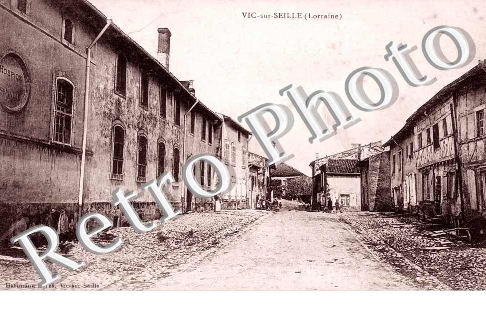 une rue  Hospice a gauche