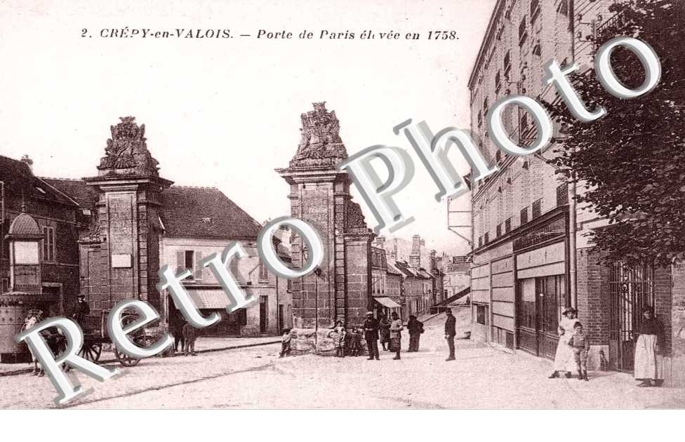 Porte de Paris elevee en 1758