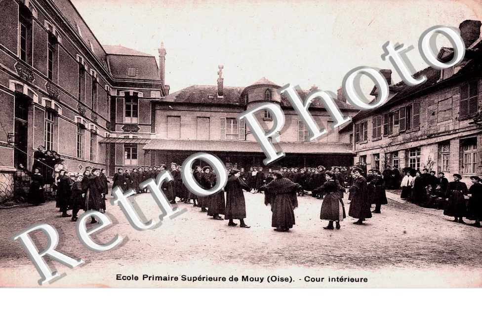 ecole primaire superieure de Mouy, cour interieure