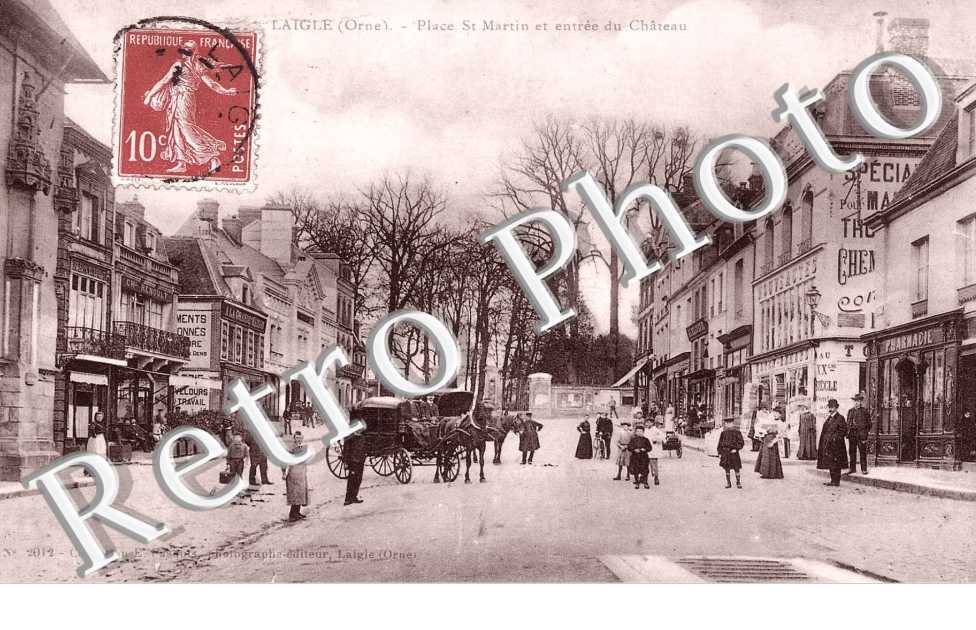 place Saint Martin et entree du chateau