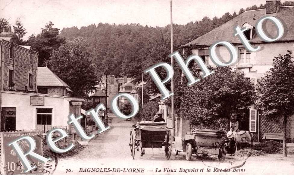 Le Vieux Bagnoles et la Rue des Bains