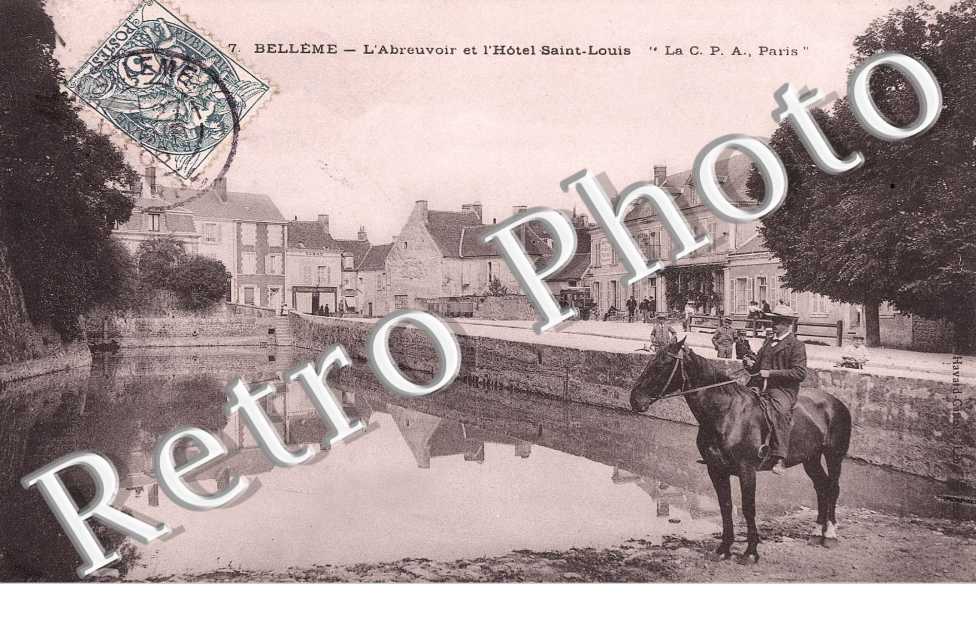 l&#039;abreuvoir et l&#039;hotel St Louis