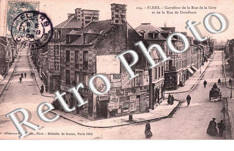 CARREFOUR DE LA RUE DE LA GARE ET DE LA RUE DOMFRONT