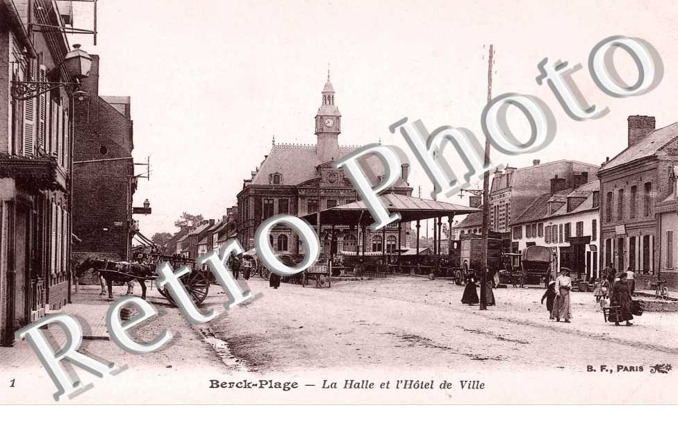 LA HALLE ET L&#039;HOTEL DE VILLE