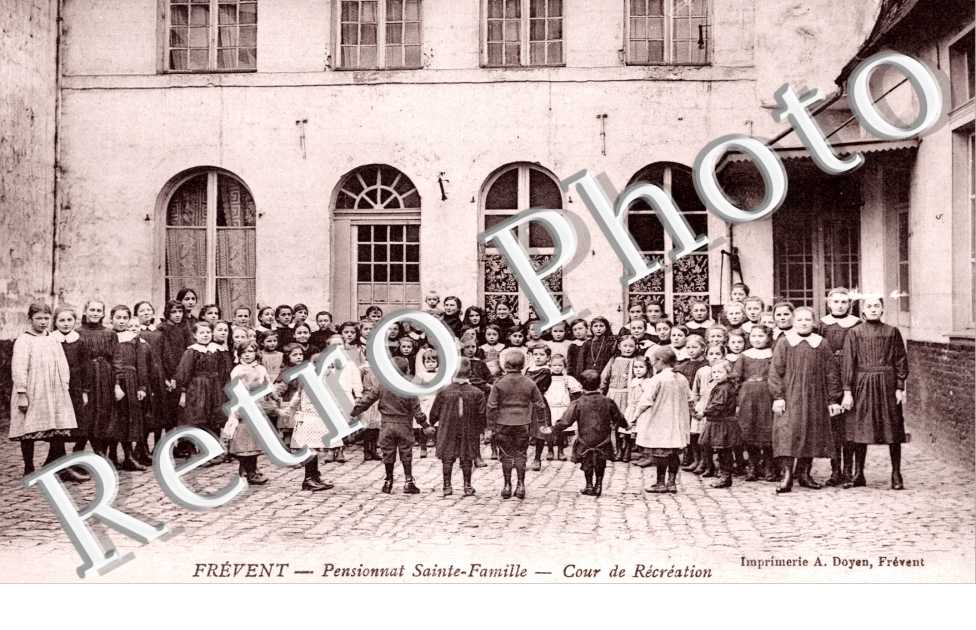 pensionnat Sainte Famille, cour de recreation