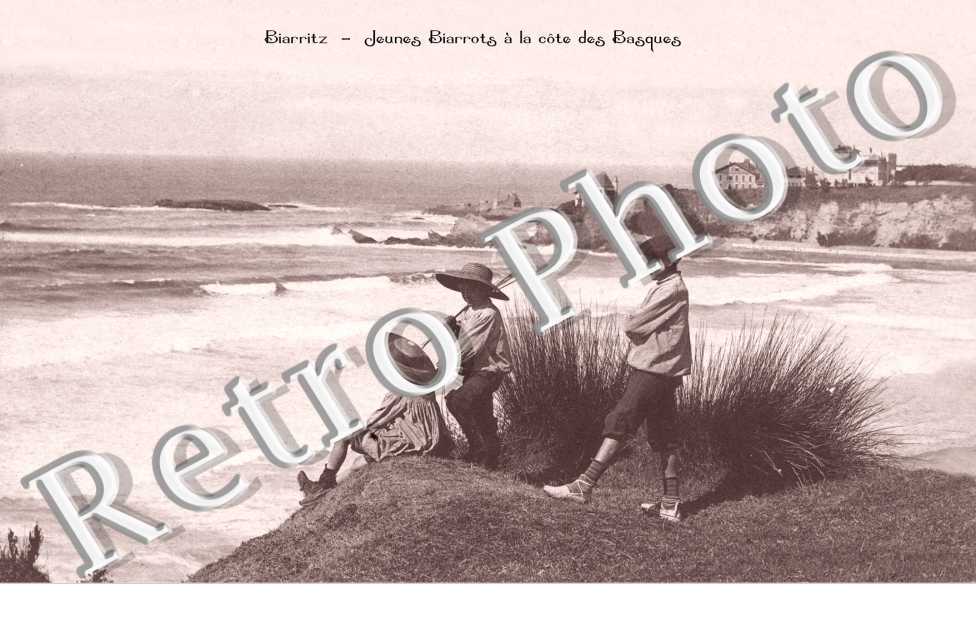 Jeunes Biarrots a la Cote des Basques