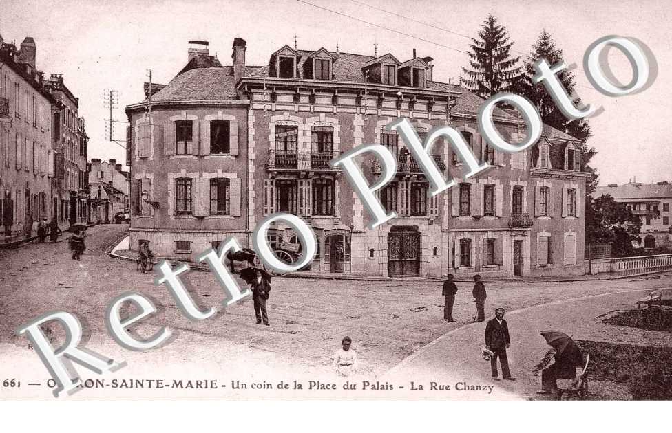  UN COIN DE LA PLACE DU PALAIS