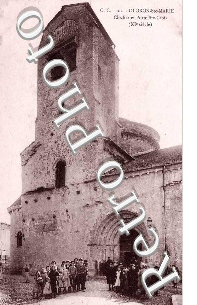 CLOCHER ET PORTE SAINTE CROIX