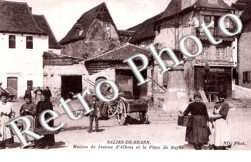 MAISON DE JEANNE D&#039;ALBRET ET LA PLACE DE BAYDA