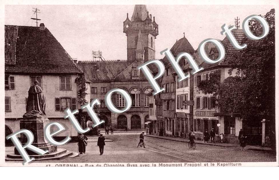 Rue du Chanoine Guss avec le Monument Freppel et le Kapellturm
