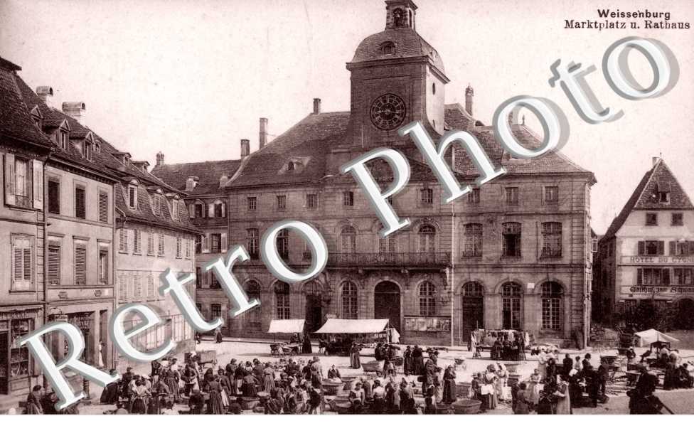 Marktplatz und Rathaus