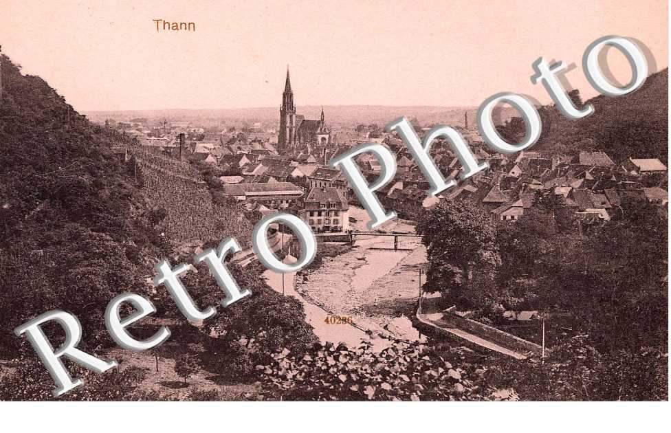 VUE DU VILLAGE AVEC EGLISE
