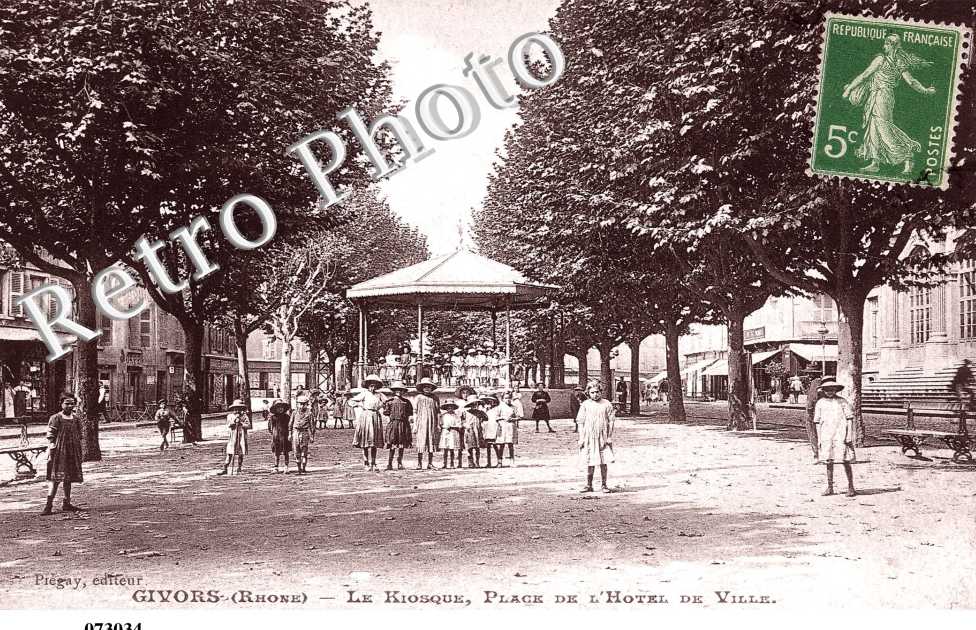 PLACE DE L'HOTEL DE VILLE KIOSQUE