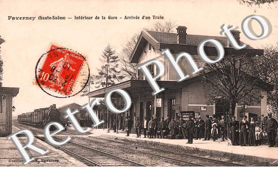 INTERIEUR DE LA GARE ARRIVEE D&#039;UN TRAIN