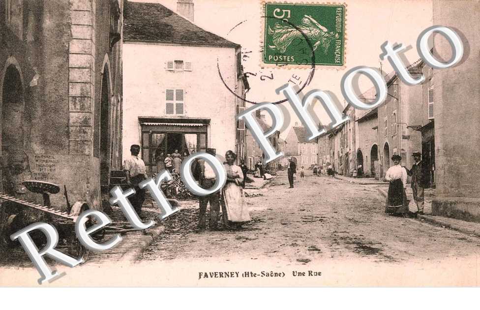 UNE RUE