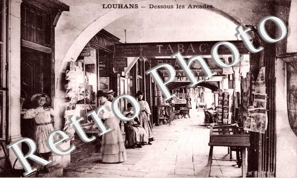 Dessous les arcades