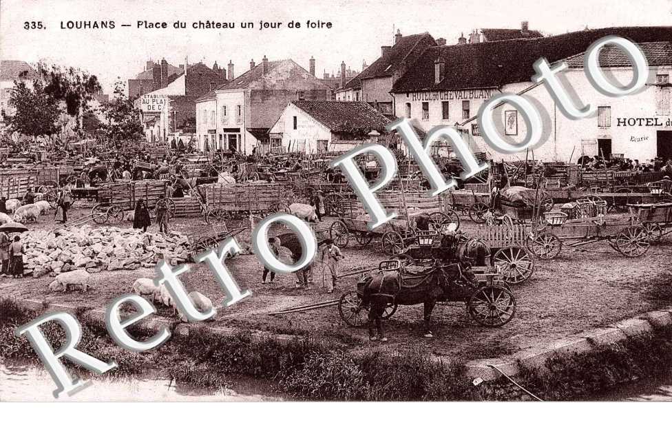 Place du chateau un jour de foire