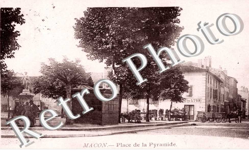 Place de la Pyramide