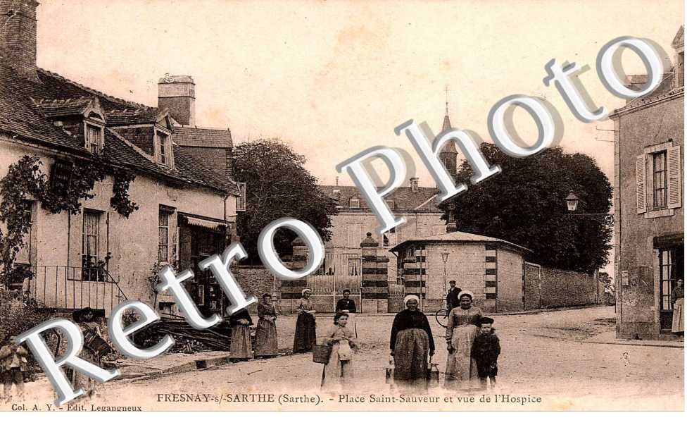 Place Saint sauveur et vue de l&#039;hospice