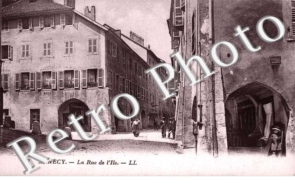 LA RUE DE L&#039;ILE