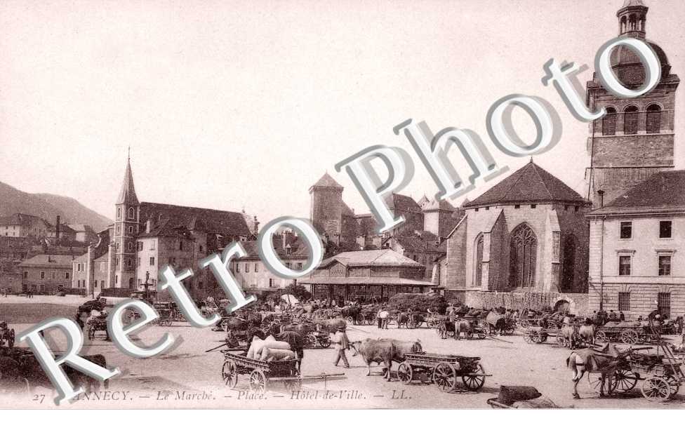 le marche. place. l&#039;hotel de ville