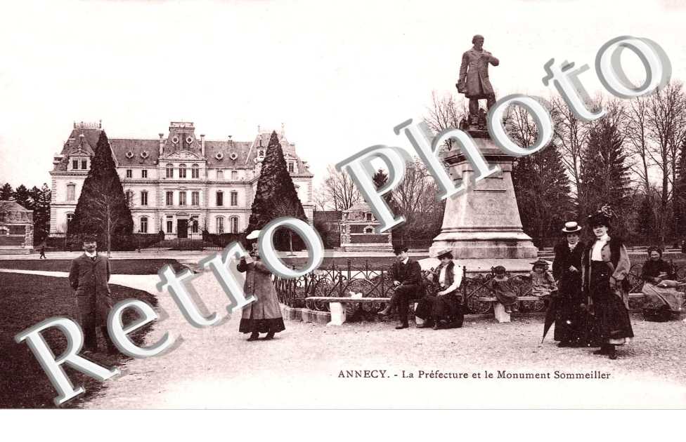 La prefecture et le monument Sommeiller