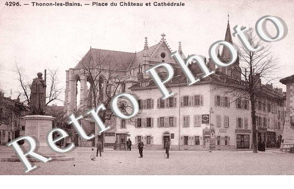 place du chateau et cathedrale