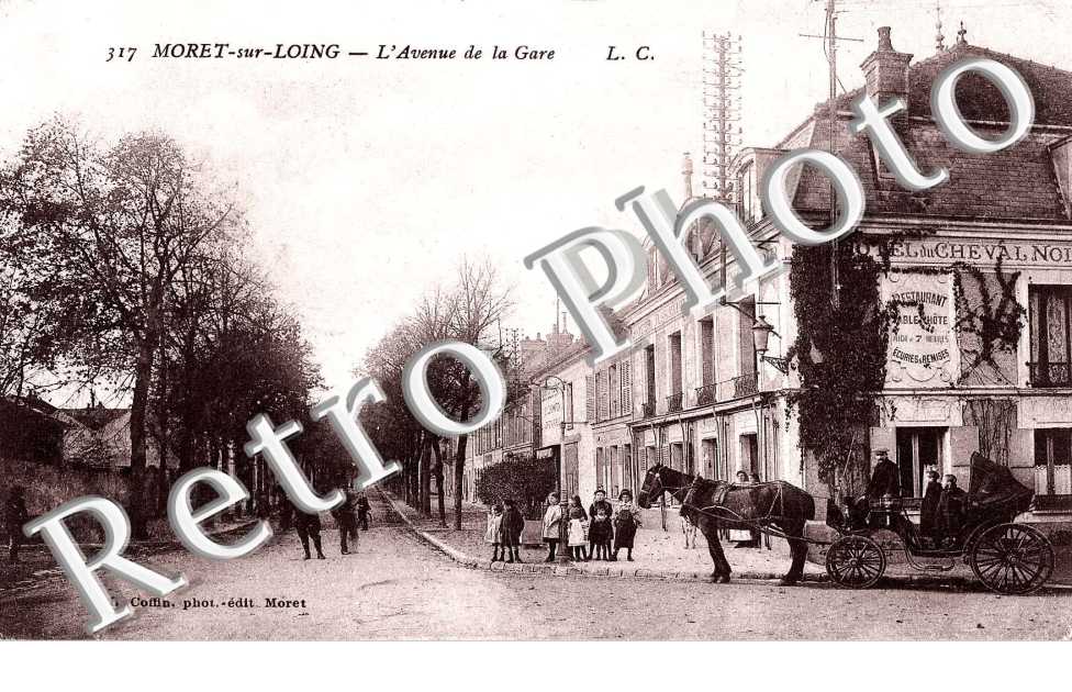 L&#039;avenue de la gare  - attelage de cheval