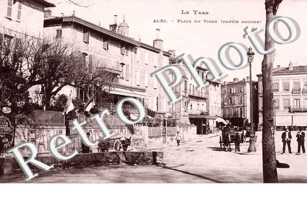 La place du Vigan (partie gauche)