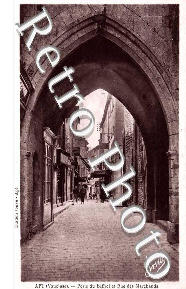 Porte du Beffroi et rue de Marchands