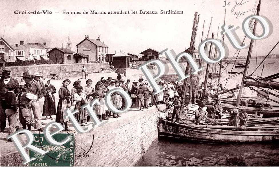 Femmes de Marins attendant les bateaux sardiniers
