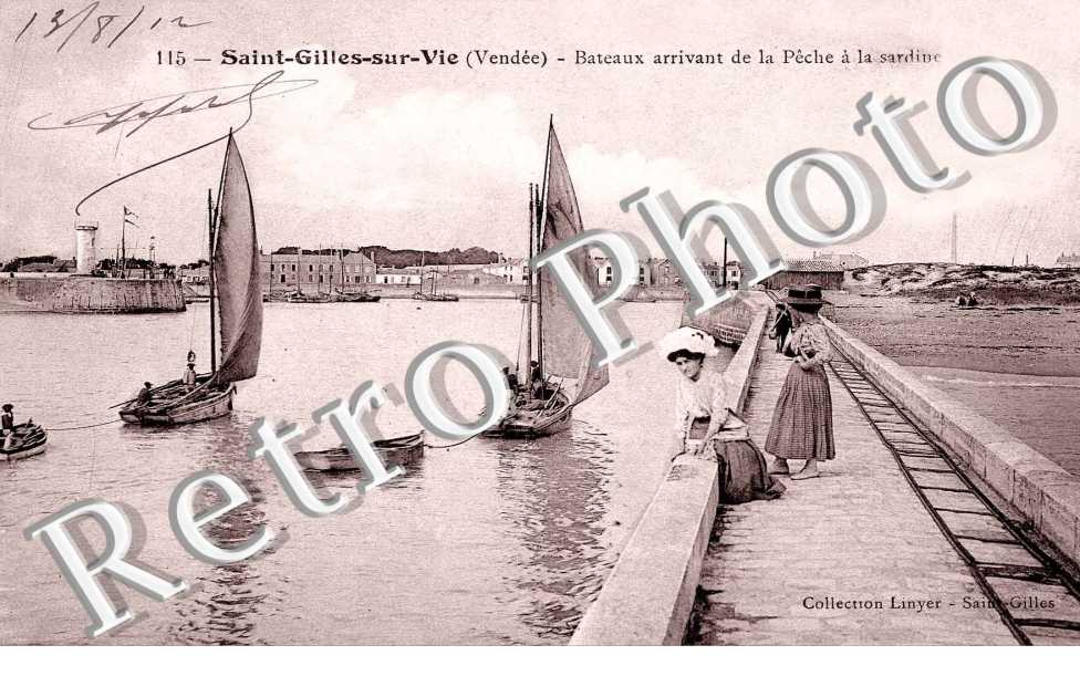 Bateaux arrivant de la Pêche à la Sardine