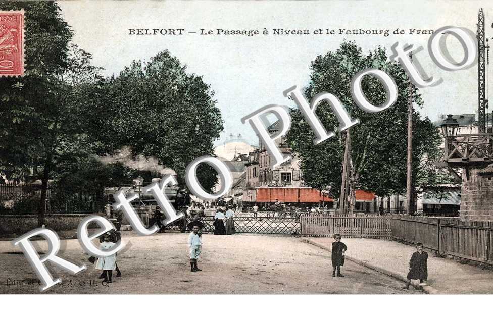 LE PASSAGE Ë NIVEAU ET LE FAUBOURG DE FRANCE