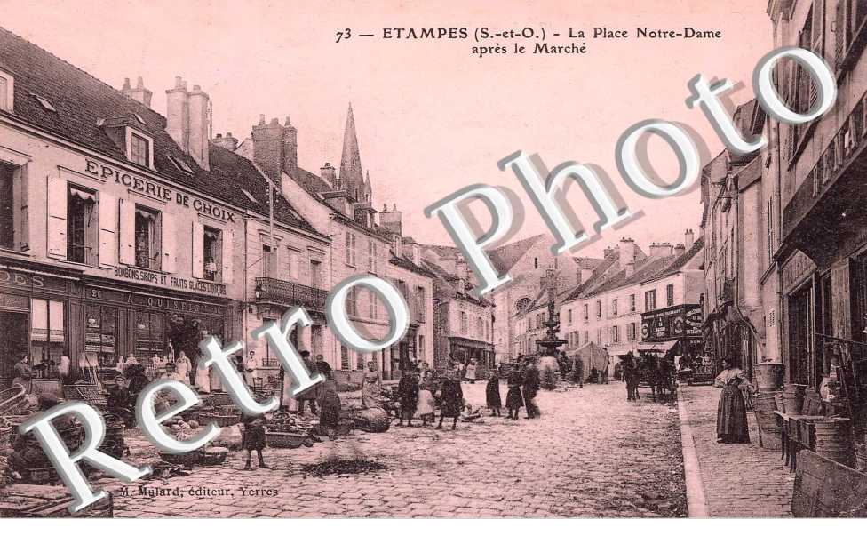 la Place Notre Dame apres le marche