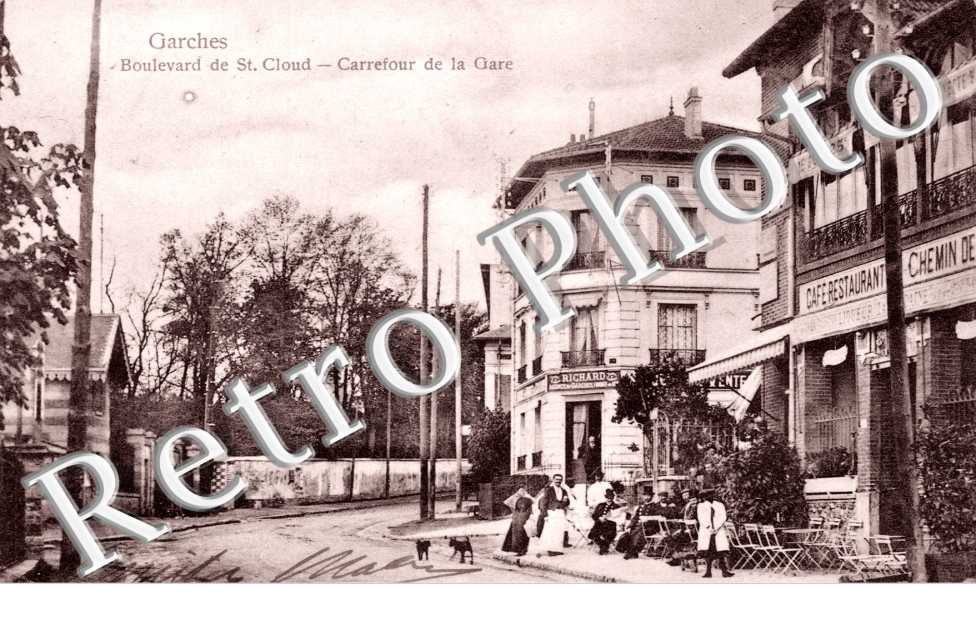 Boulevard de Saint Cloud et Carrefour de la Gare