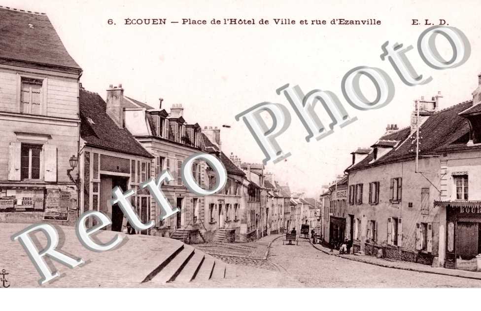 Place de l&#039;Hotel de Ville et Rue d&#039;Ezainville