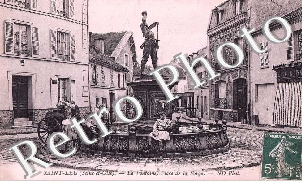 la fontaine,  place de la forge