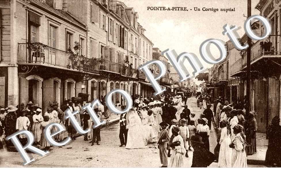 UN CORTEGE NUPTIAL