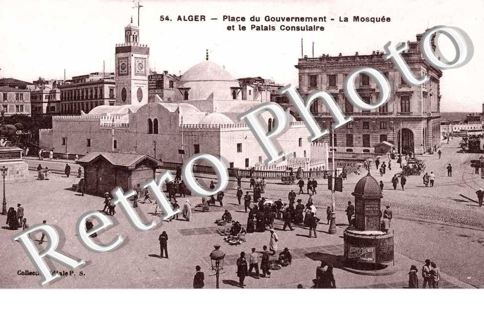 Place du Gouvernement - La Mosquée et le Palais Consulaire