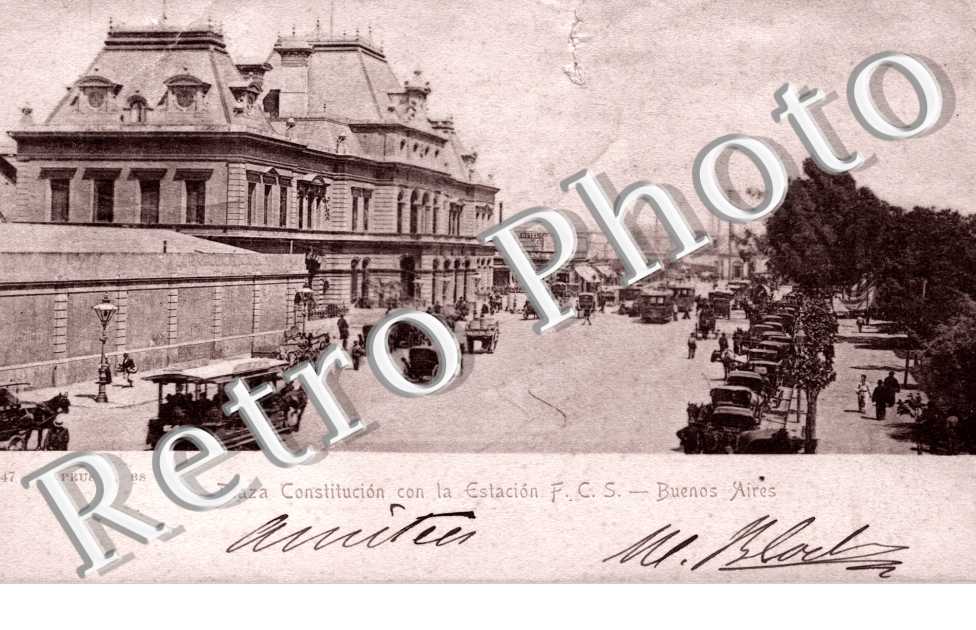 Plaza Constitucion con la estacion