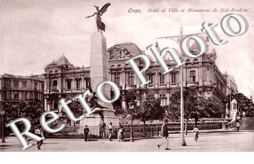 Hôtel de Ville et Monument de Sidi Brahim