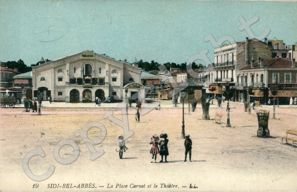 La Place Carnot et le Theatre