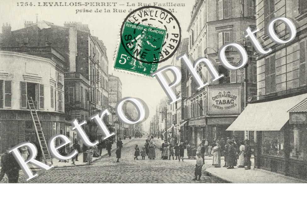 la rue Fazilleau prise de la rue du Bois
