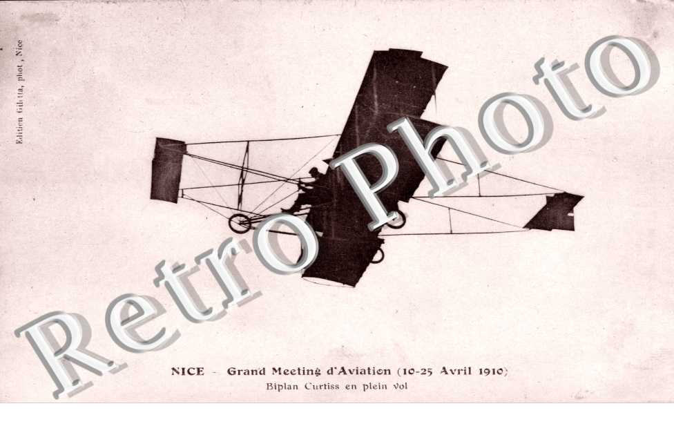 Grand Meeting d&#039;aviation d&#039;avril 1910 - Biplan Curtiss en plein vol