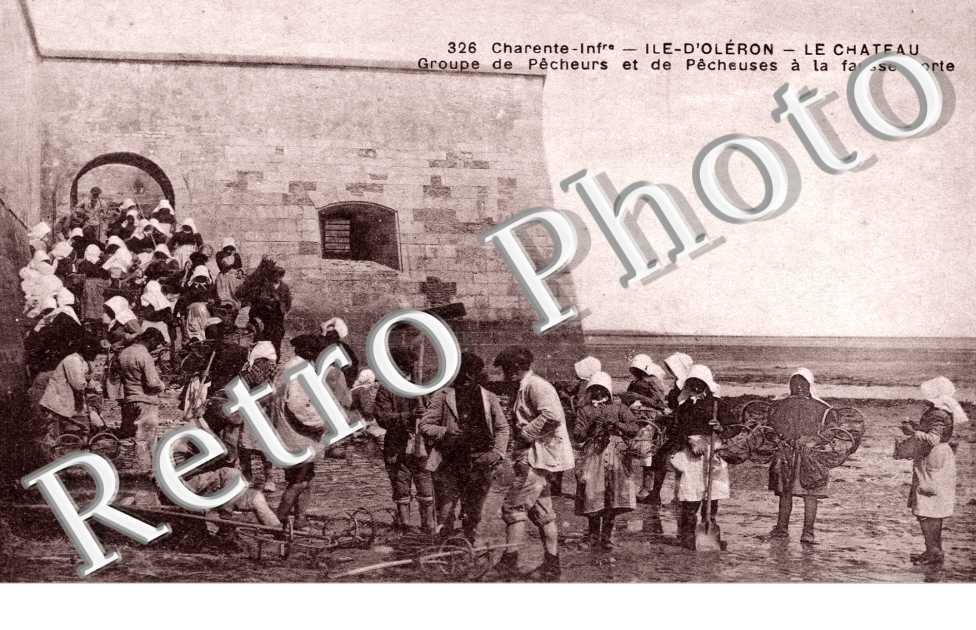 Groupe de pecheurs et de pecheuses la fausse Porte