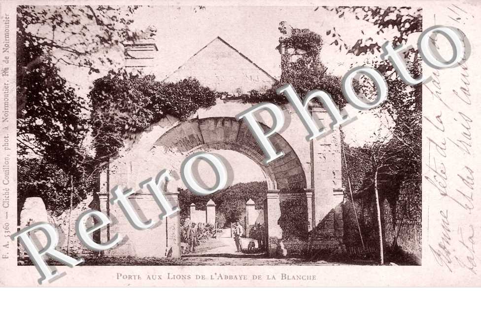 Porte aux Lions de l&#039;Abbaye de la Blanche