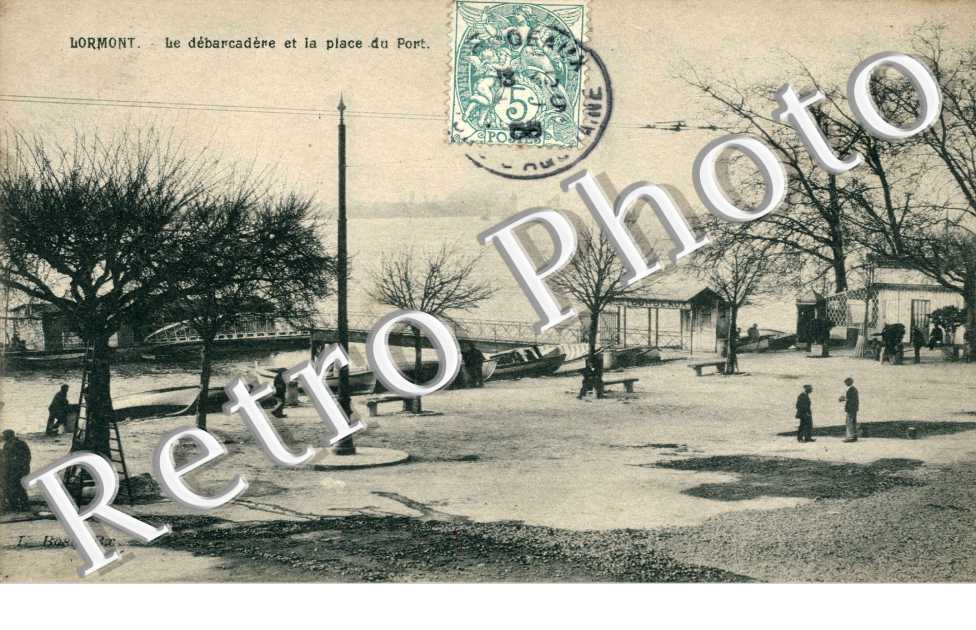 Le Debarcade et la Place du Port