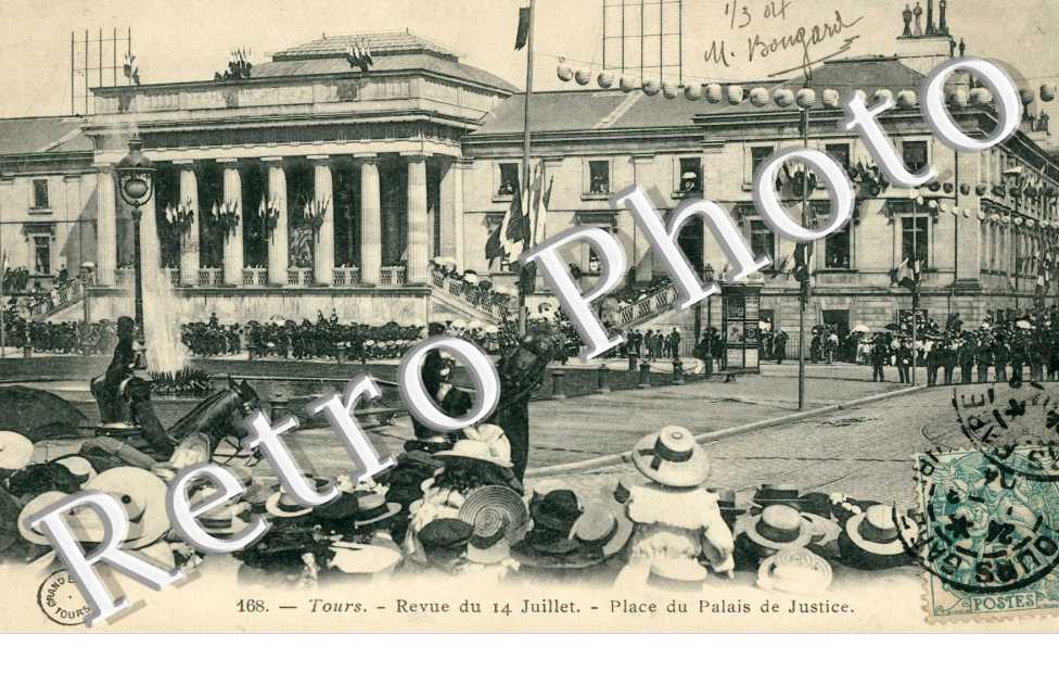Revue du 4 juillet - Place du Palais de Justice
