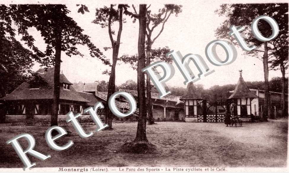 LE PARC DES SPORTS la piste cycliste et le cafe