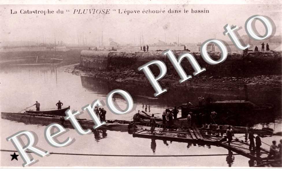 Catastrophe du Pluviose - L'epave echouee dans le bassin
